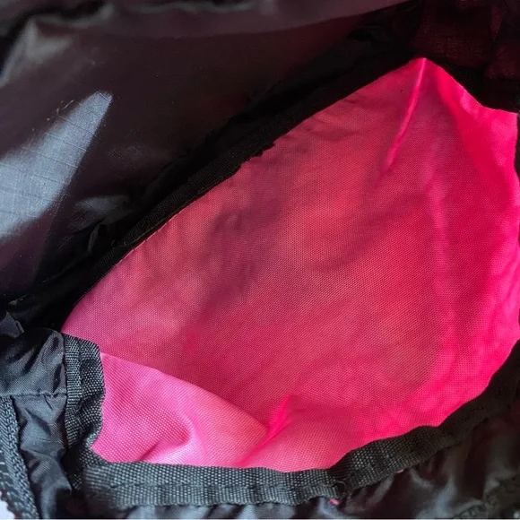 BAGGU Fanny Pack in Azalea Pink - Picture 7 of 8